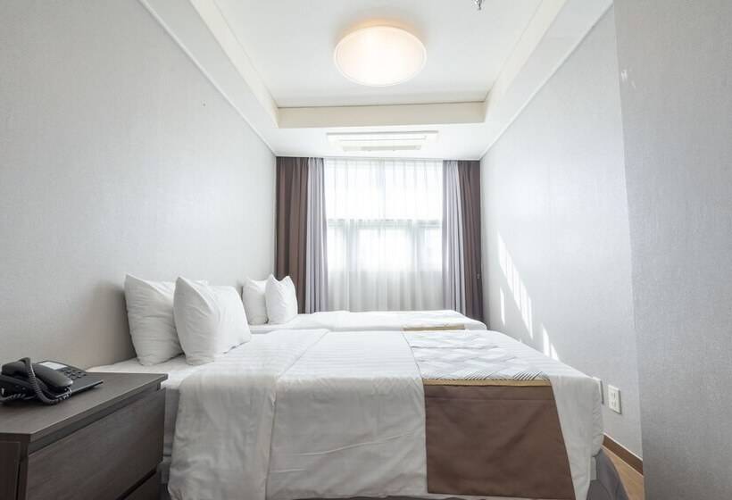 جناح جونيور, Xenia