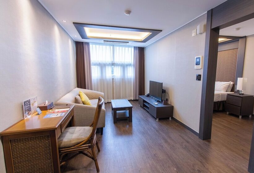 جناح جونيور, Xenia