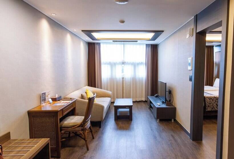 جناح جونيور, Xenia