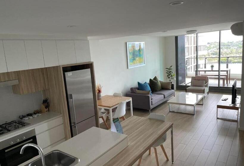 2 Bedrooms Apartment River View, Link Portside Wharf Apartment