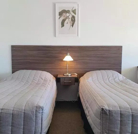 ファミリールーム, Motel Riverbend