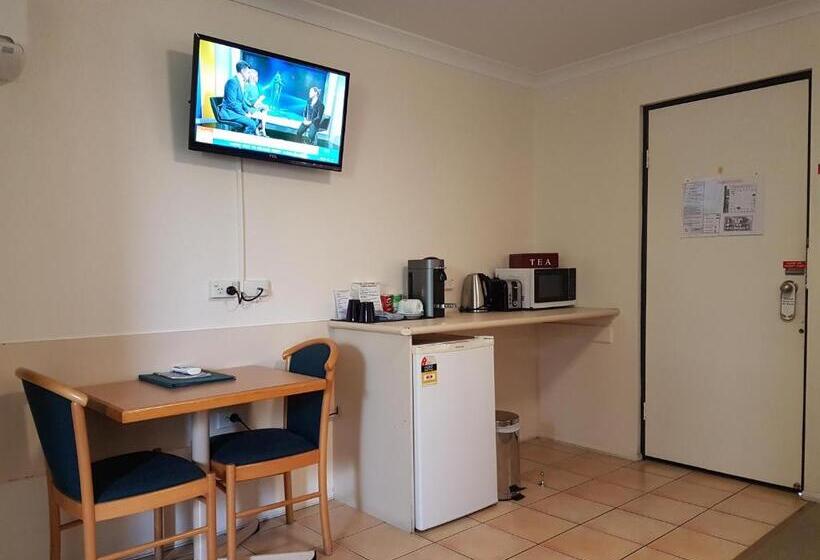 اتاق استاندارد سه نفره, Rockhampton Palms Motor Inn