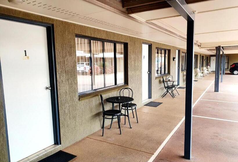 اتاق استاندارد سه نفره, Rockhampton Palms Motor Inn