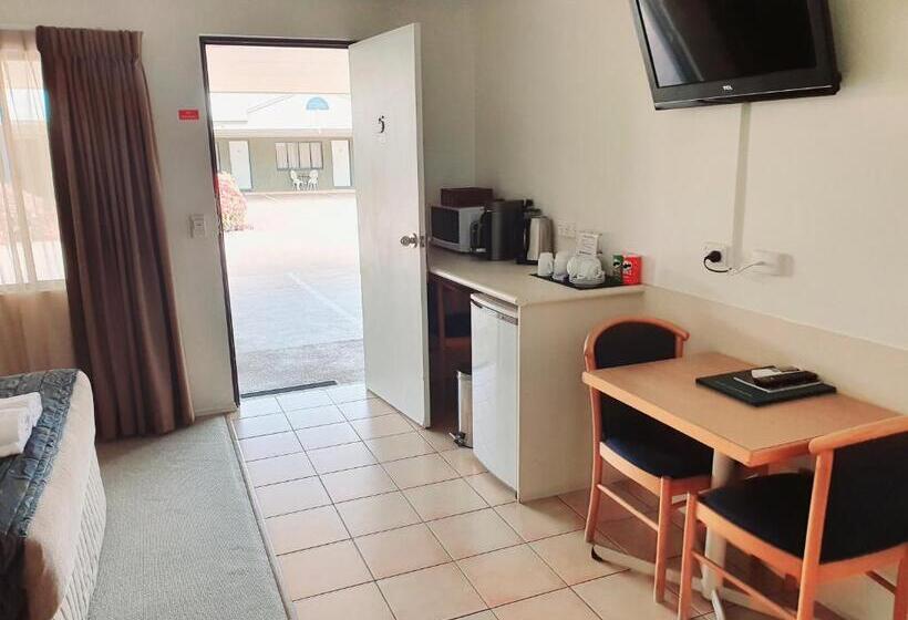 اتاق لوکس سه تخته, Rockhampton Palms Motor Inn