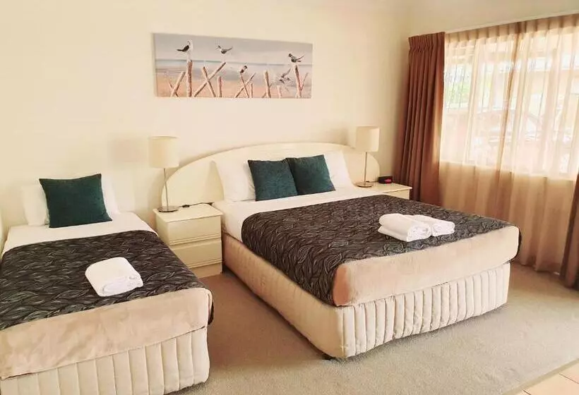 Deluxe Kolmen Hengen Huone, Rockhampton Palms Motor Inn