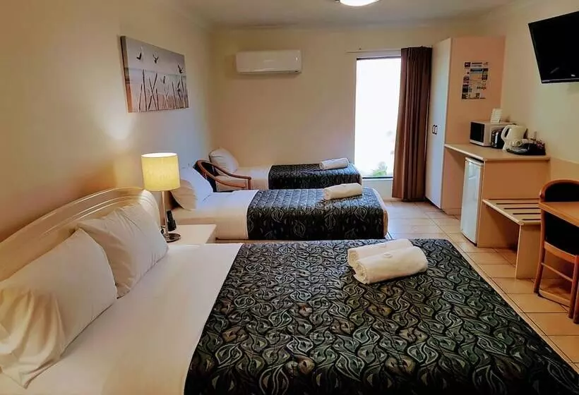 Perhehuone, Rockhampton Palms Motor Inn