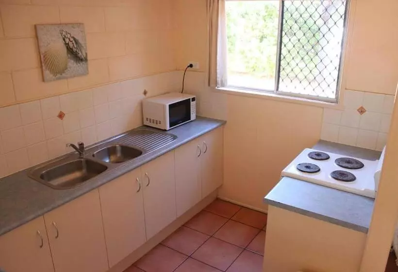 2 Bedroom Apartment Garden View, Pippies Beachhouse Backpackers