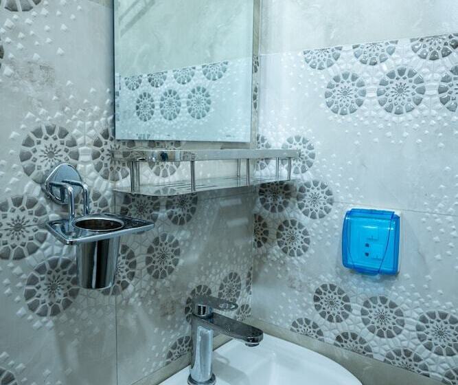 اتاق لوکس سه تخته, Pokhara Tourist Home