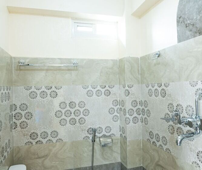 اتاق لوکس, Pokhara Tourist Home