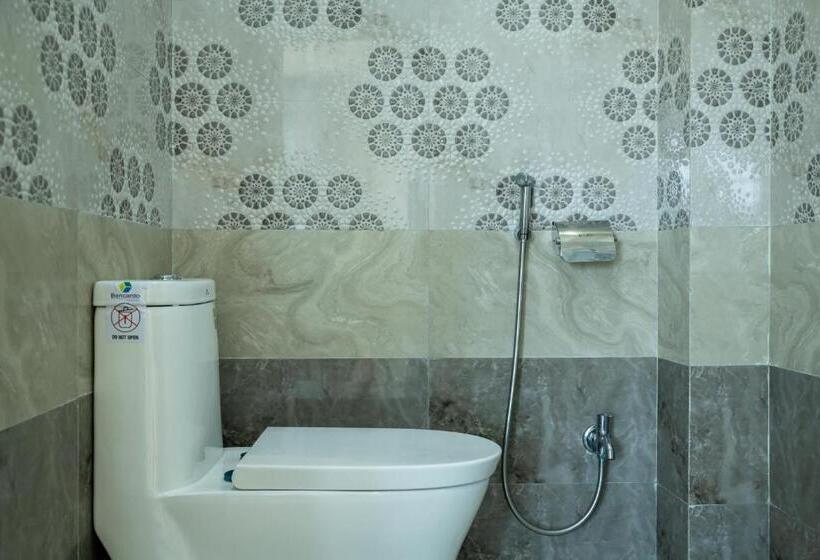 اتاق لوکس سه تخته, Pokhara Tourist Home