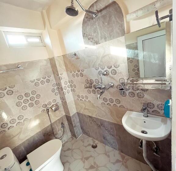 اتاق لوکس, Pokhara Tourist Home