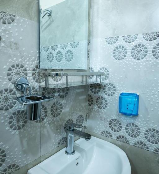 اتاق لوکس با بالکن, Pokhara Tourist Home