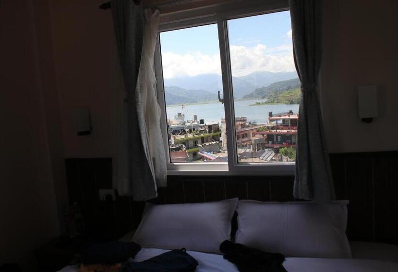 اتاق لوکس با بالکن, Pokhara Tourist Home