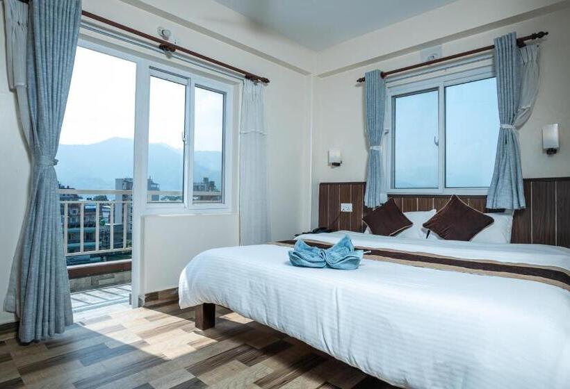 اتاق لوکس با بالکن, Pokhara Tourist Home