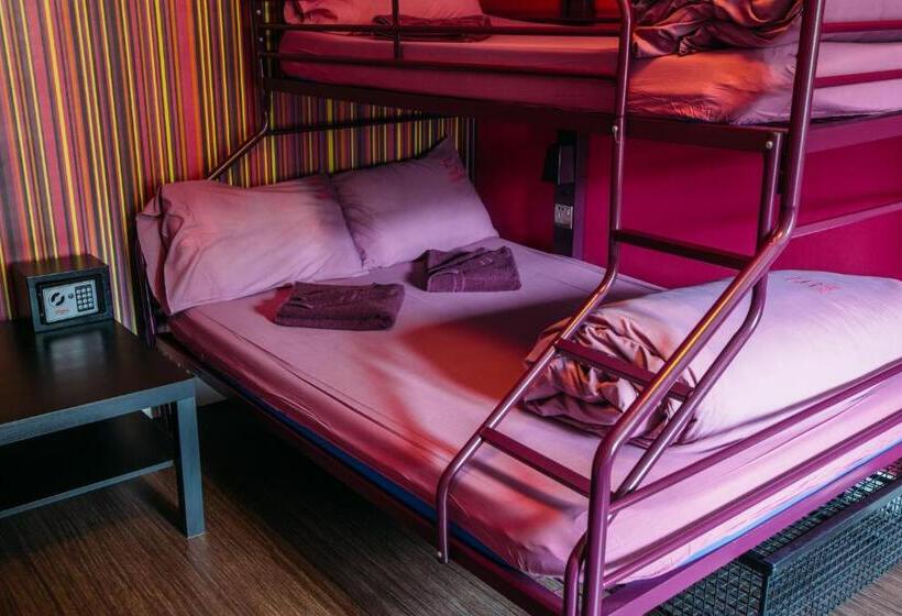 基本三人间, Safestay London Kensington Holland Park