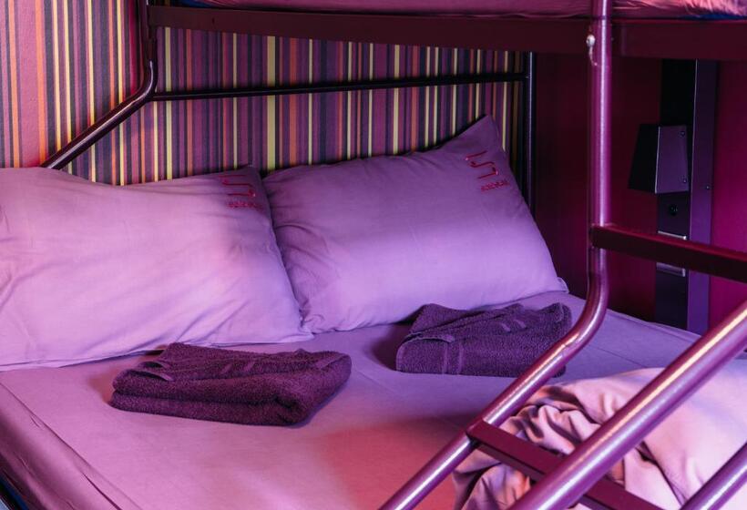 基本三人间, Safestay London Kensington Holland Park