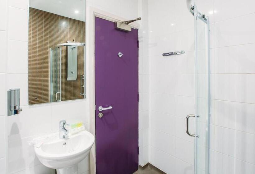 基本三人间, Safestay London Kensington Holland Park