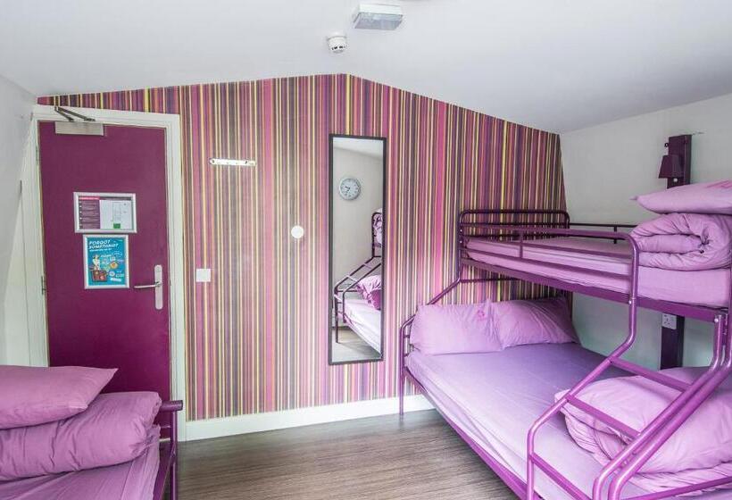 标准四人间共用浴室, Safestay London Kensington Holland Park