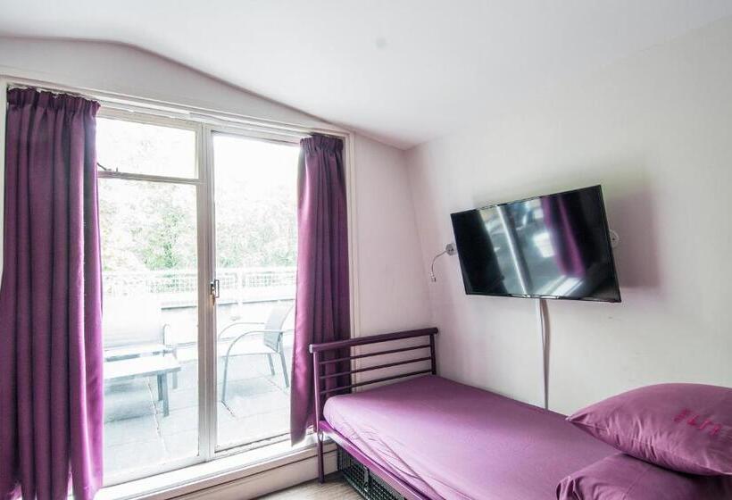 标准四人间共用浴室, Safestay London Kensington Holland Park