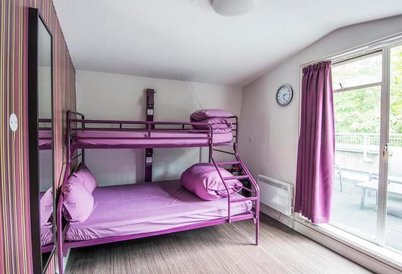 标准四人间共用浴室, Safestay London Kensington Holland Park