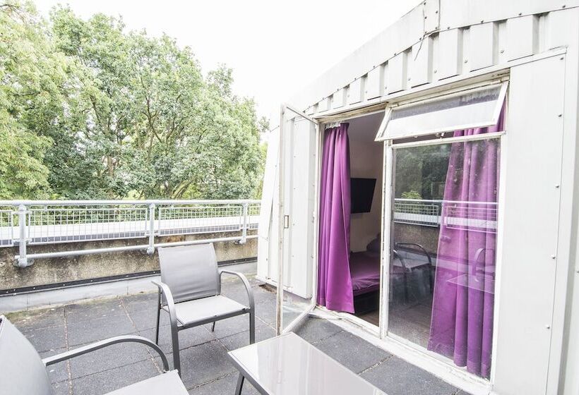 标准四人间共用浴室, Safestay London Kensington Holland Park