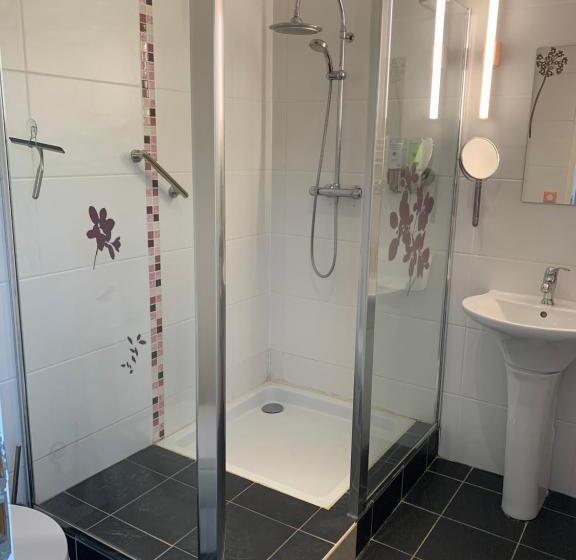 패밀리 룸, La Raimbaudière