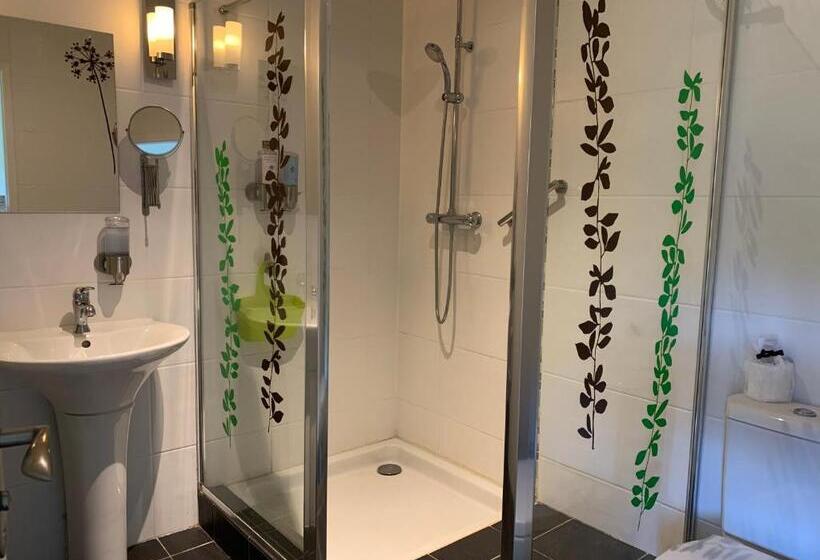 패밀리 룸, La Raimbaudière