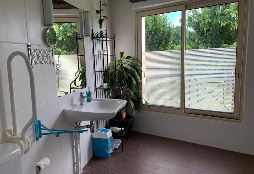 장애인을 위한 스탠다드 룸, La Raimbaudière