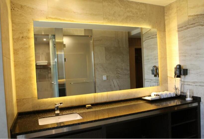 غرفة عائلية, Dongbang