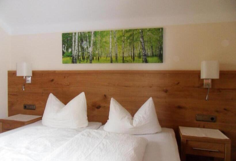 اتاق استاندارد سه تخته با چشم‌انداز, Garni Birkenhof