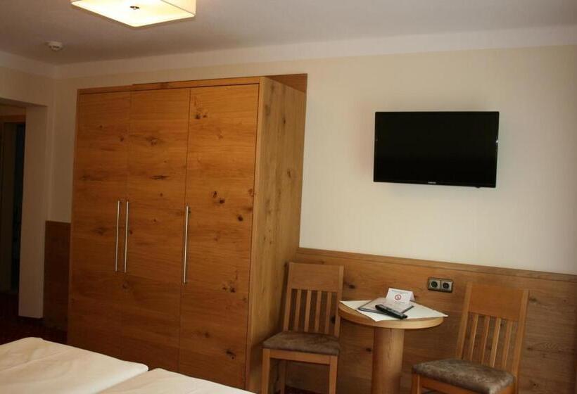 اتاق استاندارد سه تخته با چشم‌انداز, Garni Birkenhof