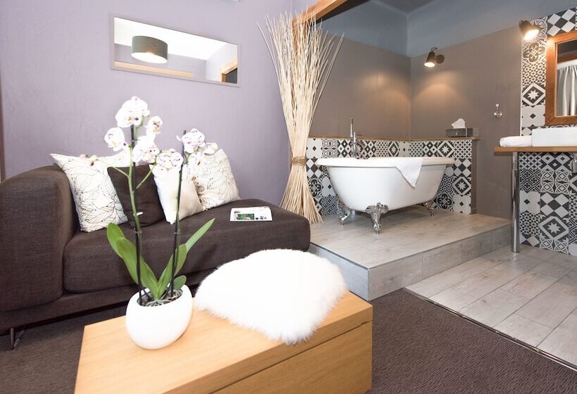 스위트, Logis Hôtel La Magnanerie   Côté Bistro