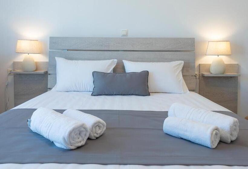 이코노미 룸, Paraskevas Boutique