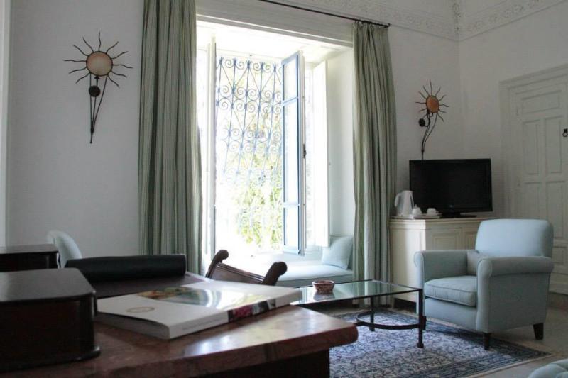 Deluxe Værelse, Yun Myo Thu