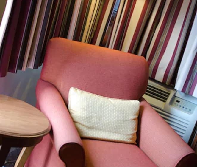 标准间, Lee High Inn