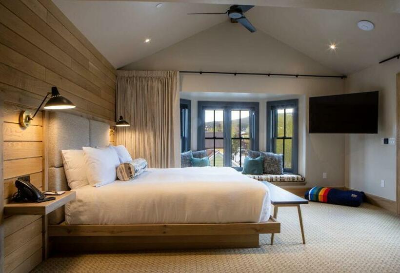 로얄 룸, Inn At The Carlin