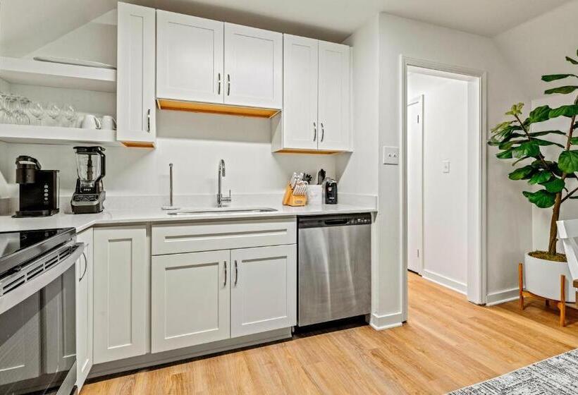 带大床的豪华间, Manteo, Trademark Collection By Wyndham