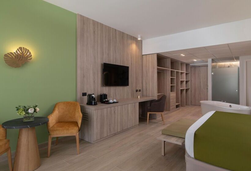 سوییت جونیور با چشمانداز استخر, Serenade All Suites - Adults Only Resort