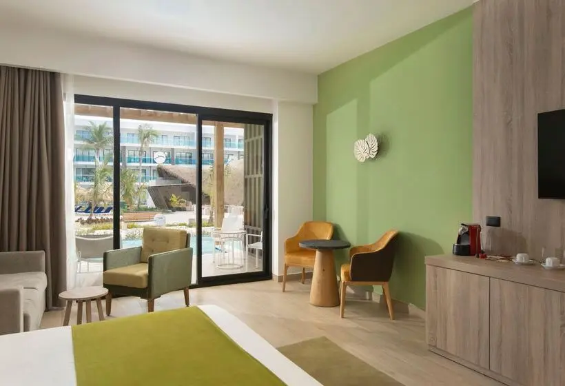 Junior Suite Pool View