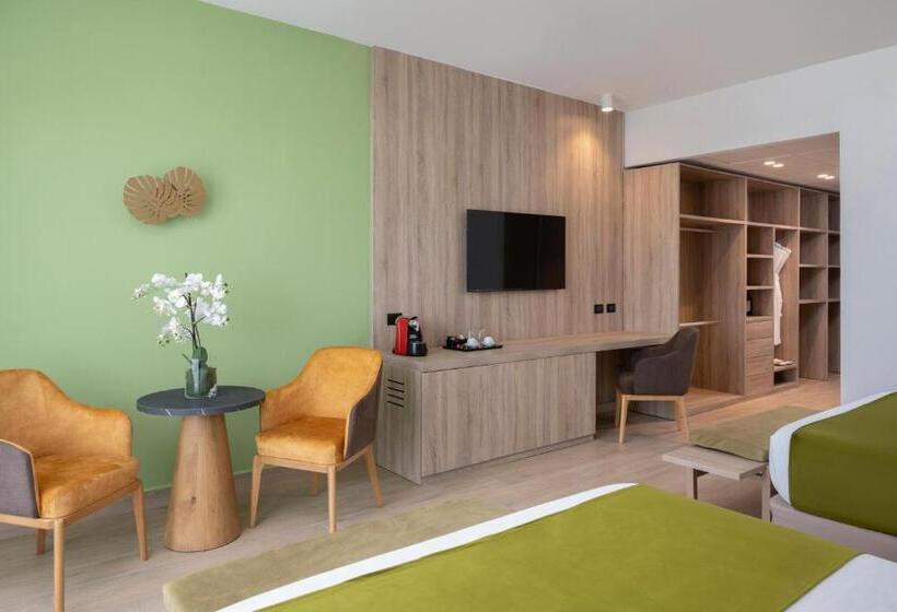 سوئیت جونیور با چشمانداز, Serenade All Suites - Adults Only Resort