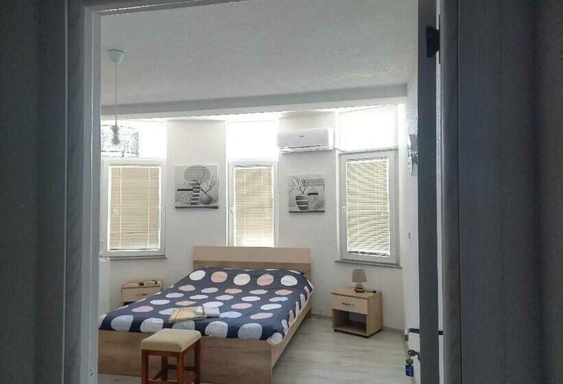 آپارتمان 1 خوابه, Majska Rosa