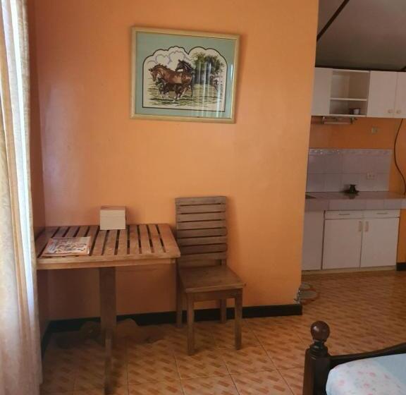 Семейный Номер, L & M Hearthstones Lodge