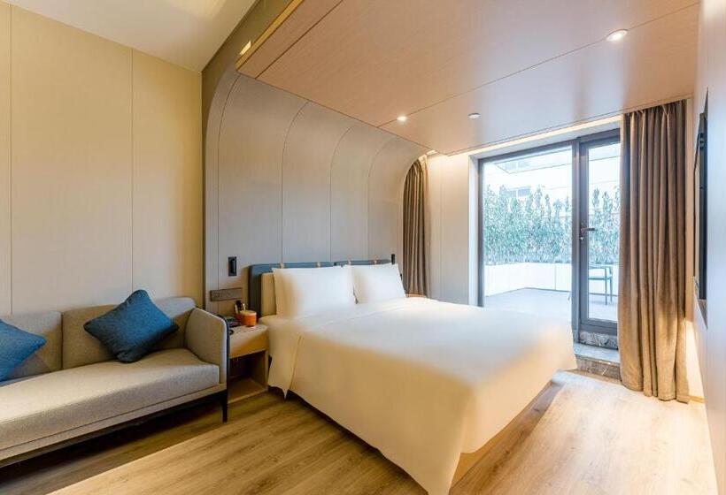 Номер Deluxe с Балконом, Atour Hotel Shanghai World Expo West Gaoke Road