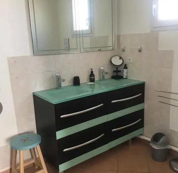 スタンダードルーム, Chambre En Ardèche Du Sud