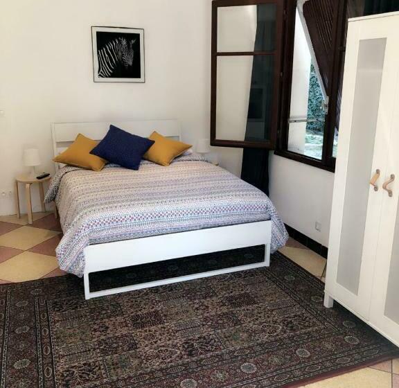اتاق استاندارد با چشمانداز باغ, Chambre Olivier