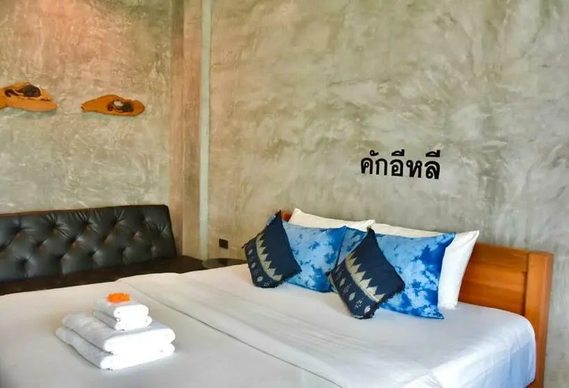 スタンダードルーム, Hug Sakhonnakhon