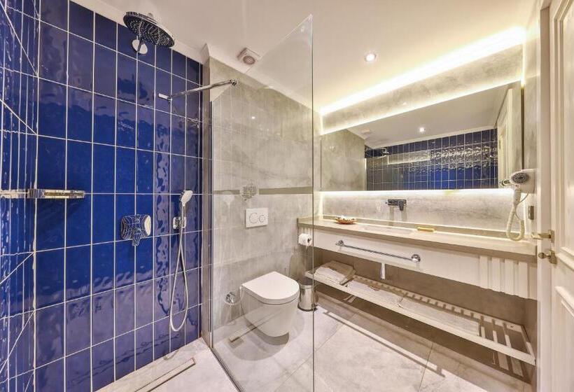 اتاق استاندارد با بالکن و چشم‌انداز دریا, Jasmine Otel