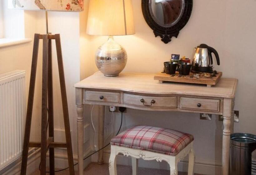 高级大房间, Crown & Horns