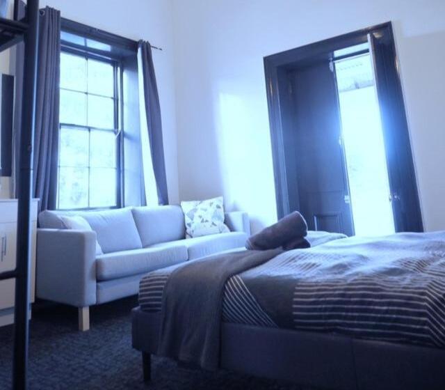 ファミリールーム, Star Of The West