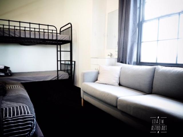 ファミリールーム, Star Of The West